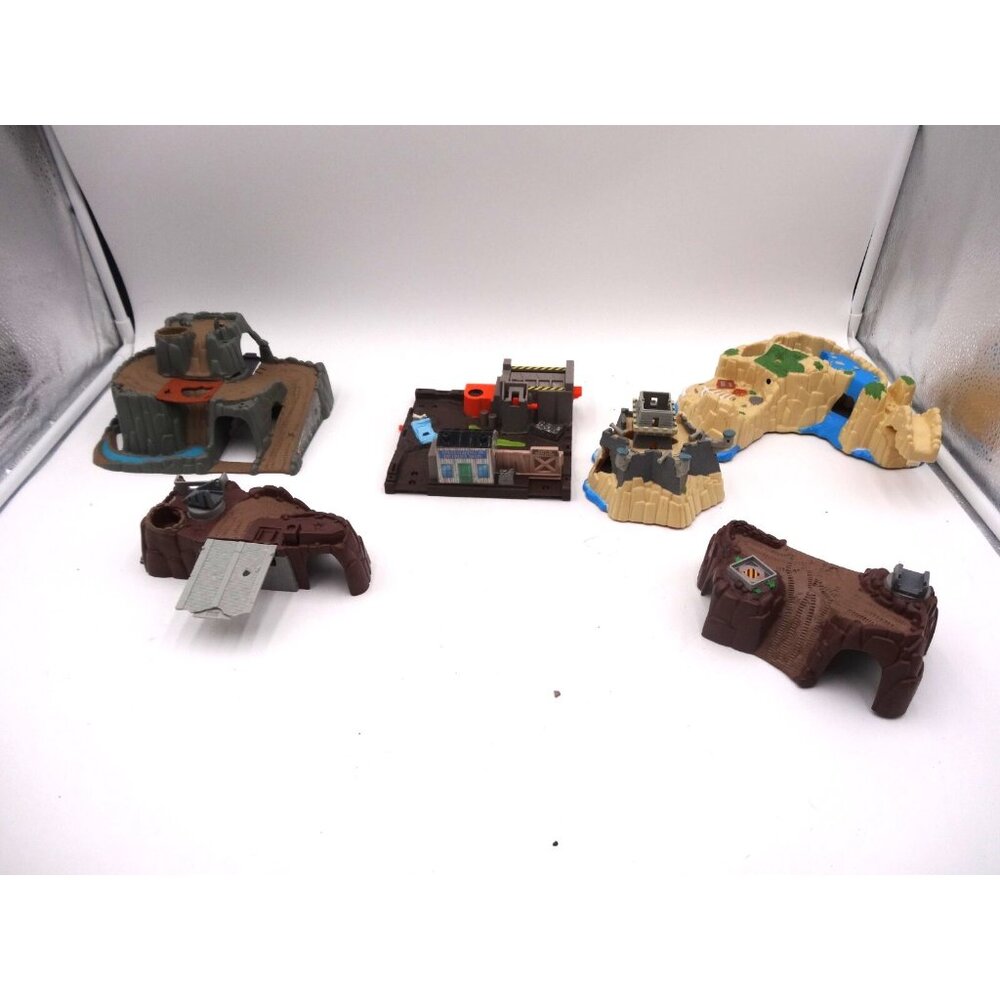 Micro Machines‎ Skull Island Playset 1994 Hi ways & Byways Spikes Auto Wreckers